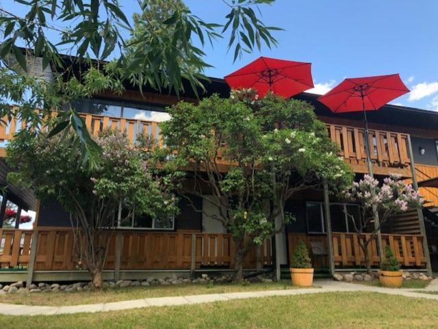 Piccadilly Motel Radium Hot Springs Εξωτερικό φωτογραφία