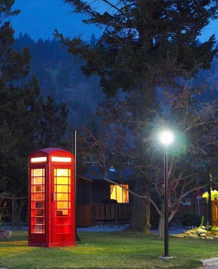 Piccadilly Motel Radium Hot Springs Εξωτερικό φωτογραφία