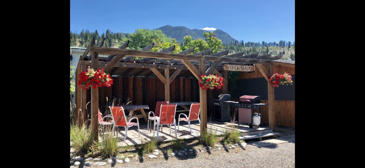 Piccadilly Motel Radium Hot Springs Εξωτερικό φωτογραφία