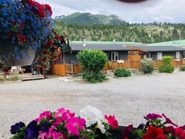 Piccadilly Motel Radium Hot Springs Εξωτερικό φωτογραφία