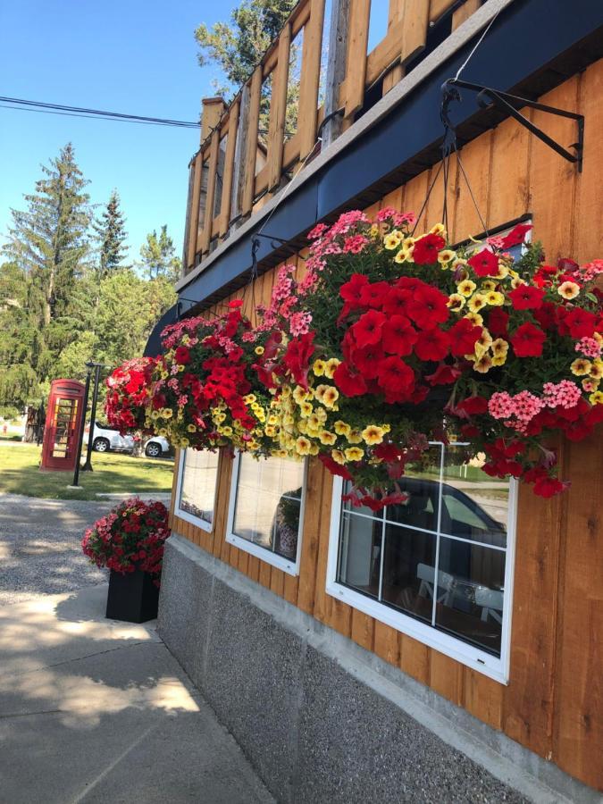 Piccadilly Motel Radium Hot Springs Εξωτερικό φωτογραφία