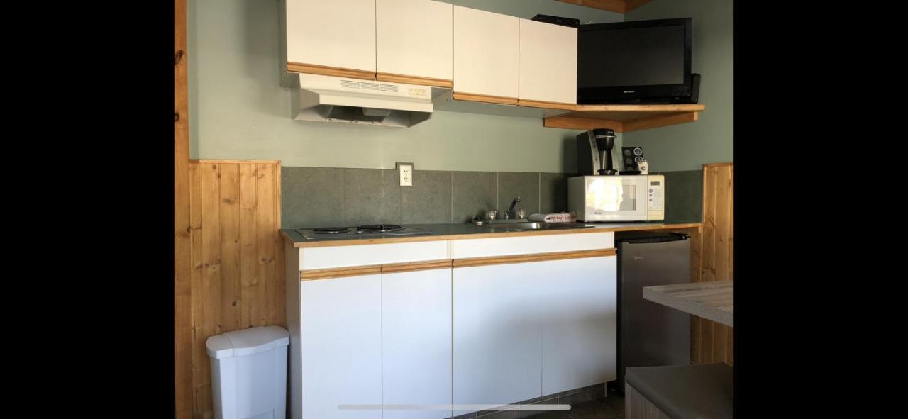Piccadilly Motel Radium Hot Springs Εξωτερικό φωτογραφία