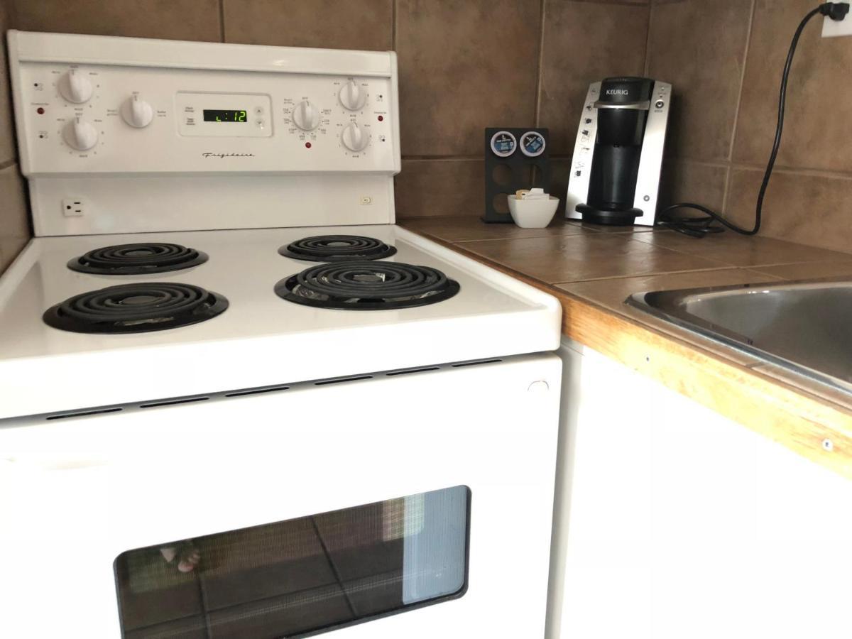 Piccadilly Motel Radium Hot Springs Εξωτερικό φωτογραφία