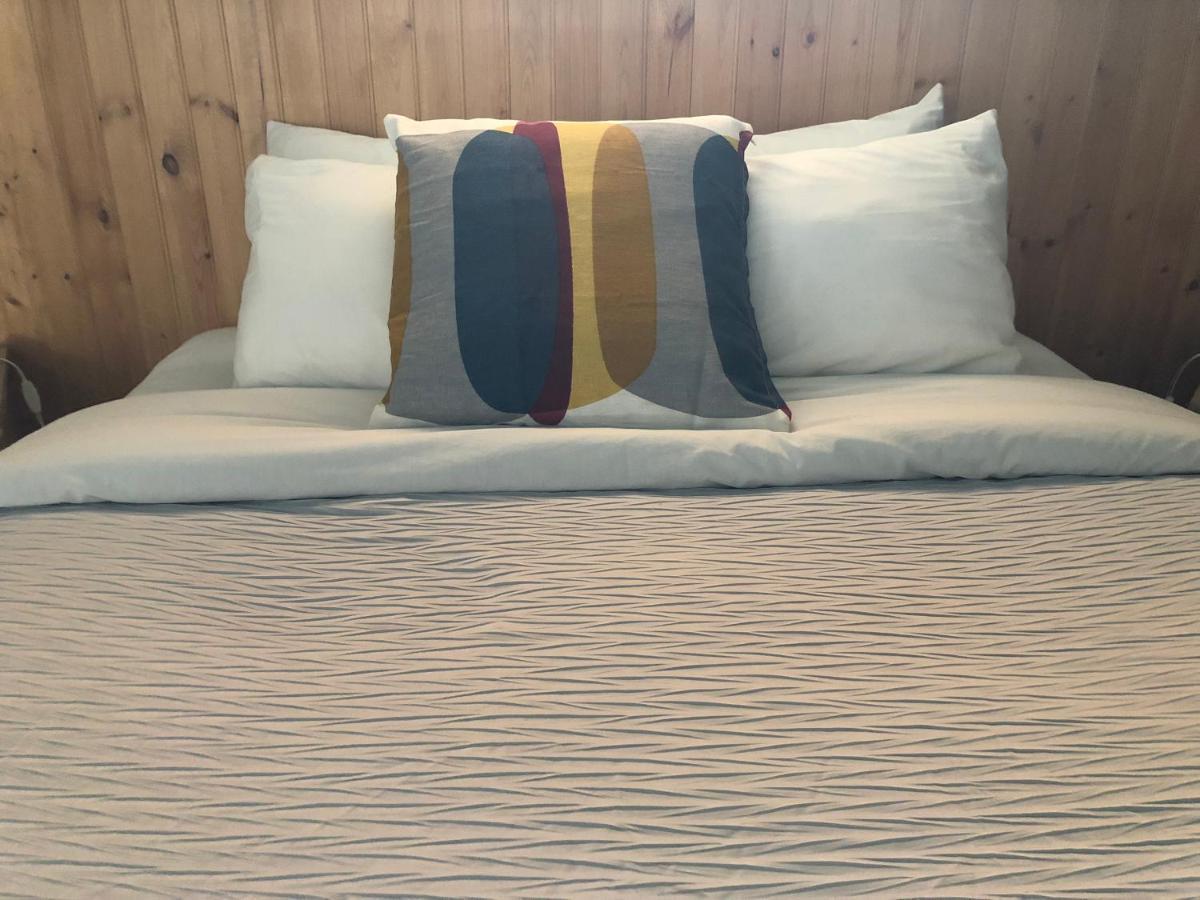 Piccadilly Motel Radium Hot Springs Εξωτερικό φωτογραφία
