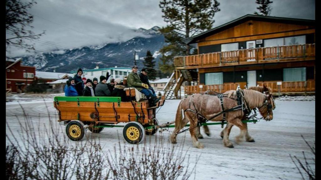 Piccadilly Motel Radium Hot Springs Εξωτερικό φωτογραφία