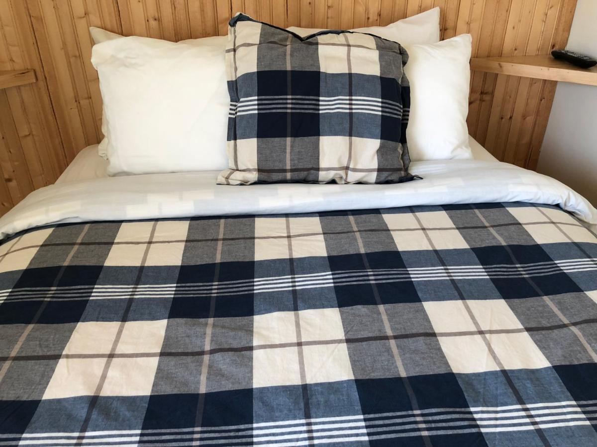Piccadilly Motel Radium Hot Springs Εξωτερικό φωτογραφία