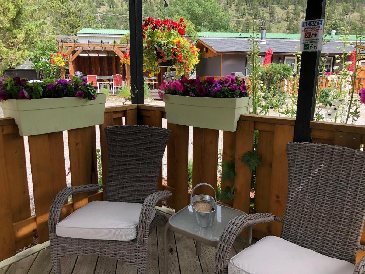 Piccadilly Motel Radium Hot Springs Εξωτερικό φωτογραφία