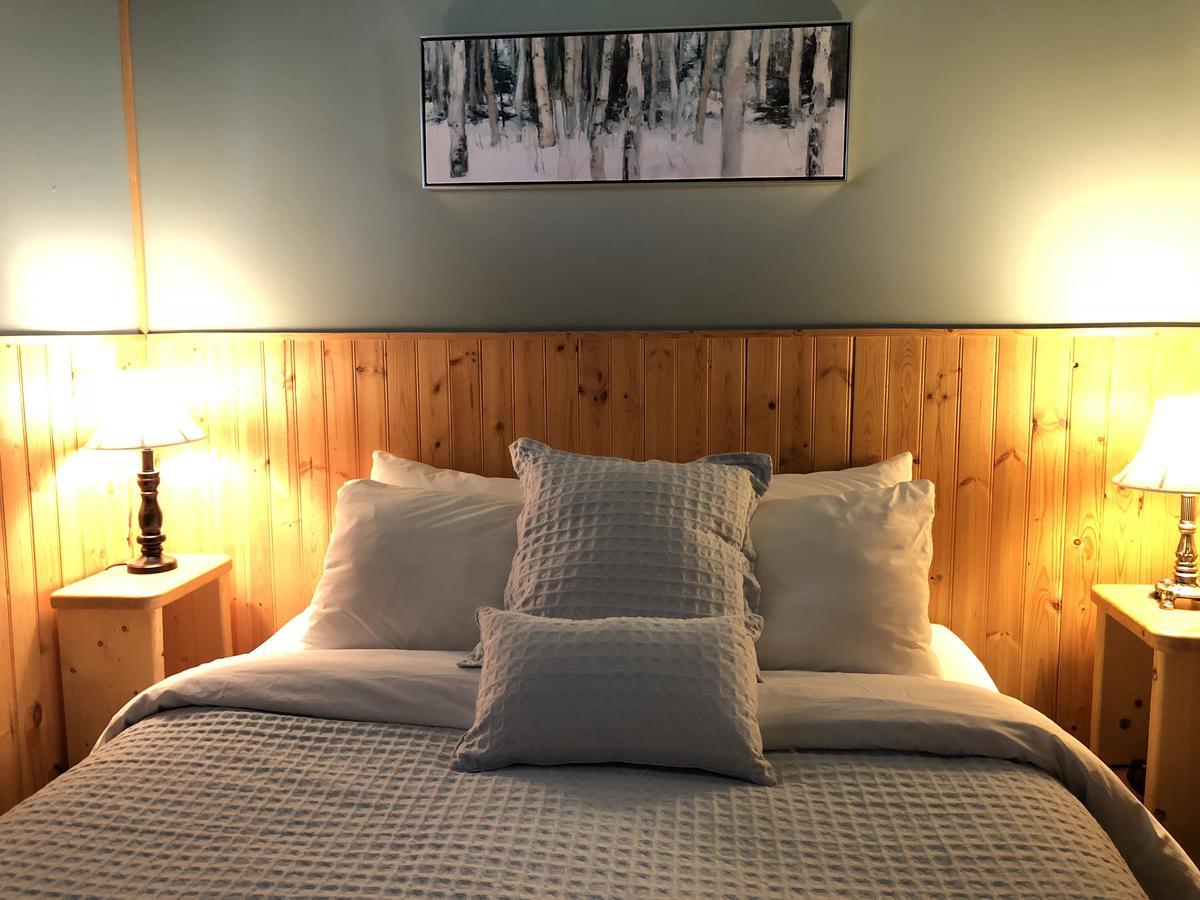 Piccadilly Motel Radium Hot Springs Εξωτερικό φωτογραφία