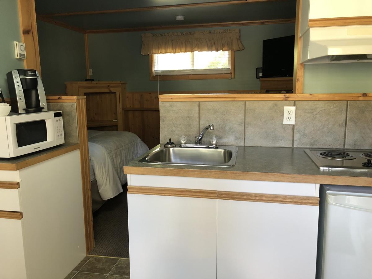 Piccadilly Motel Radium Hot Springs Εξωτερικό φωτογραφία