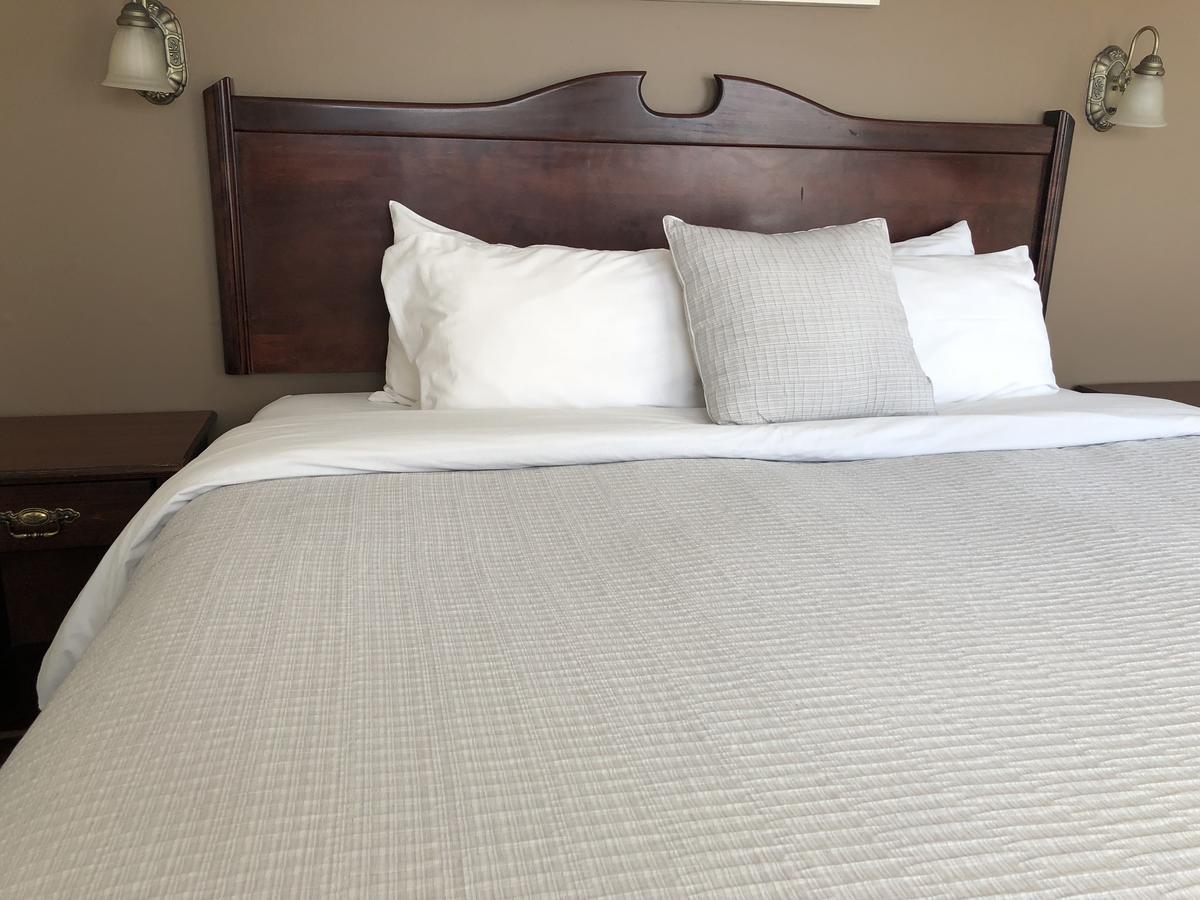 Piccadilly Motel Radium Hot Springs Εξωτερικό φωτογραφία