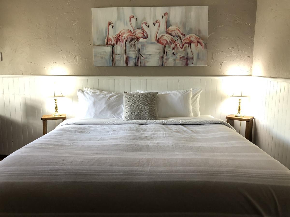Piccadilly Motel Radium Hot Springs Εξωτερικό φωτογραφία