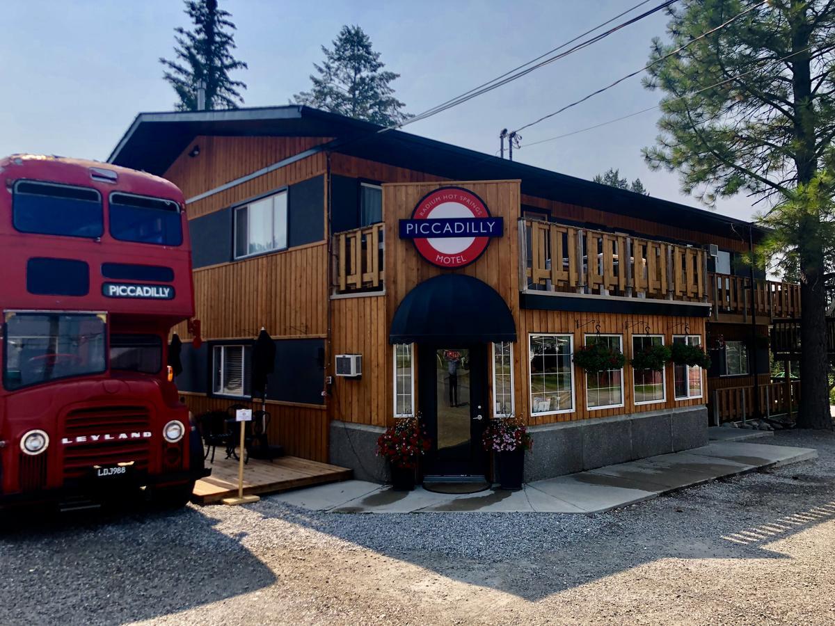 Piccadilly Motel Radium Hot Springs Εξωτερικό φωτογραφία